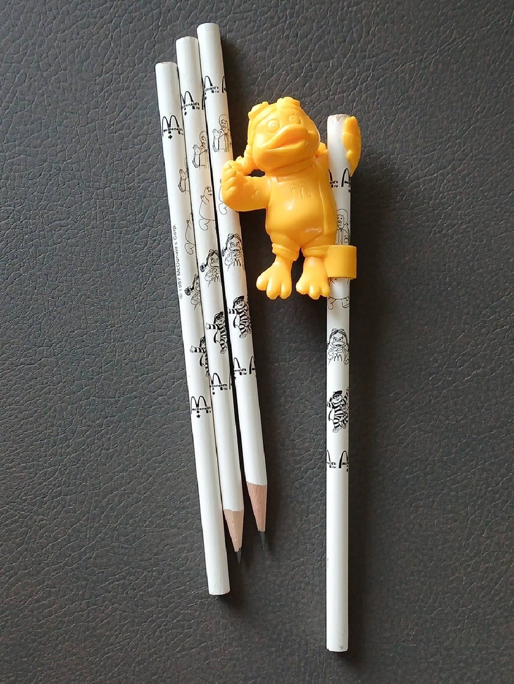 🍟McDonalds Happy Meal Character Pencil Topper Birdie & Printed Pencils